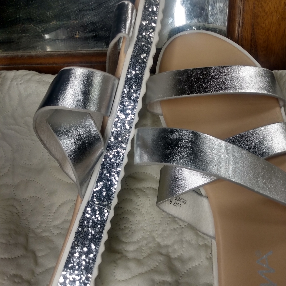 Sandals - Picture 9 of 9